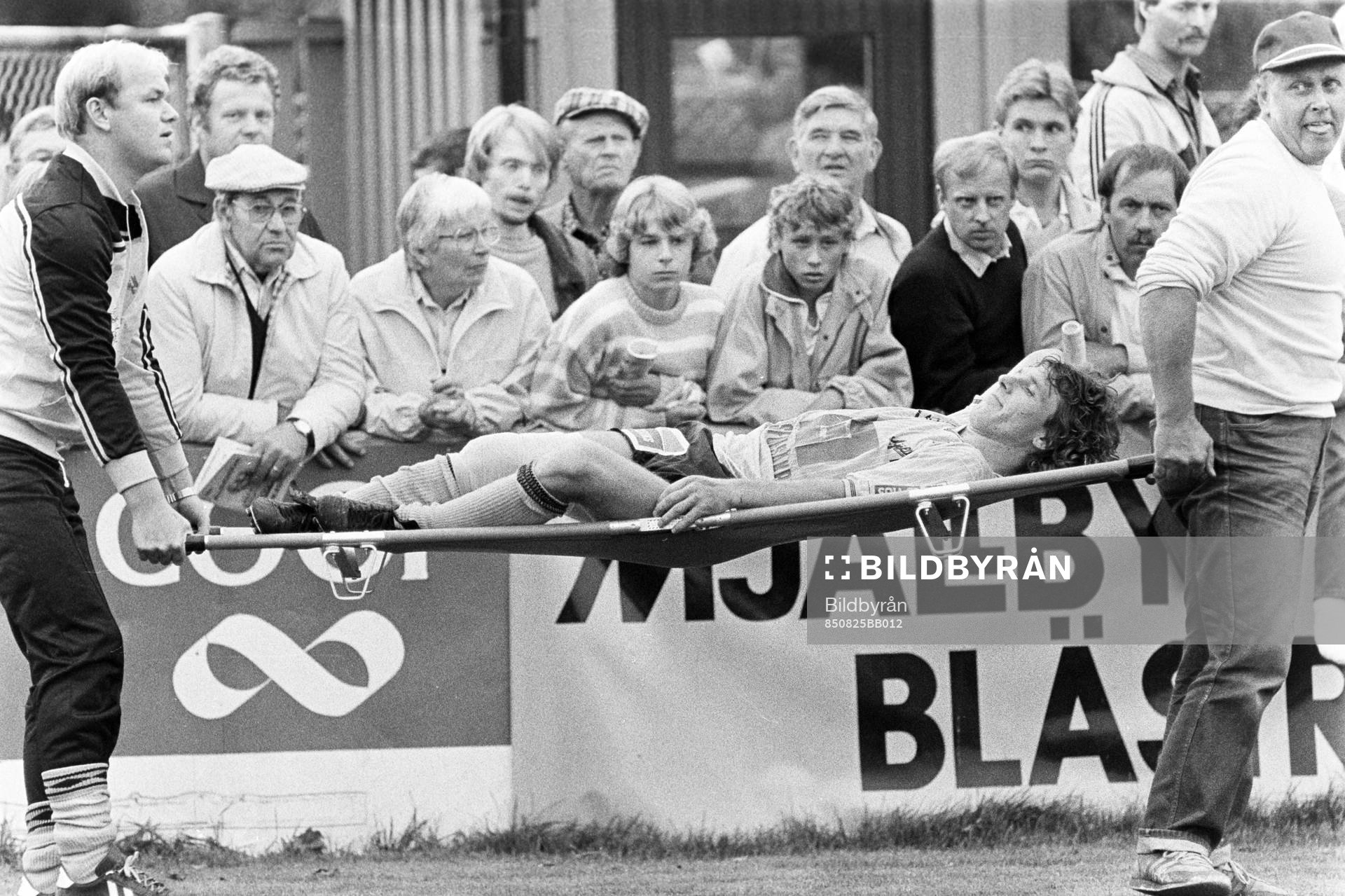 Flemming Pehrson, Mjällby skadad och bärs ut på bår