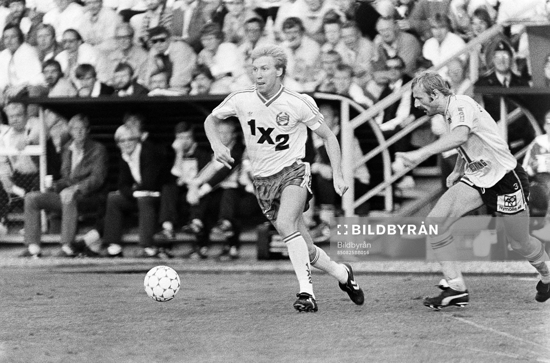 Michael Andersson, Hammarby med bollen utmanas av mjällbys