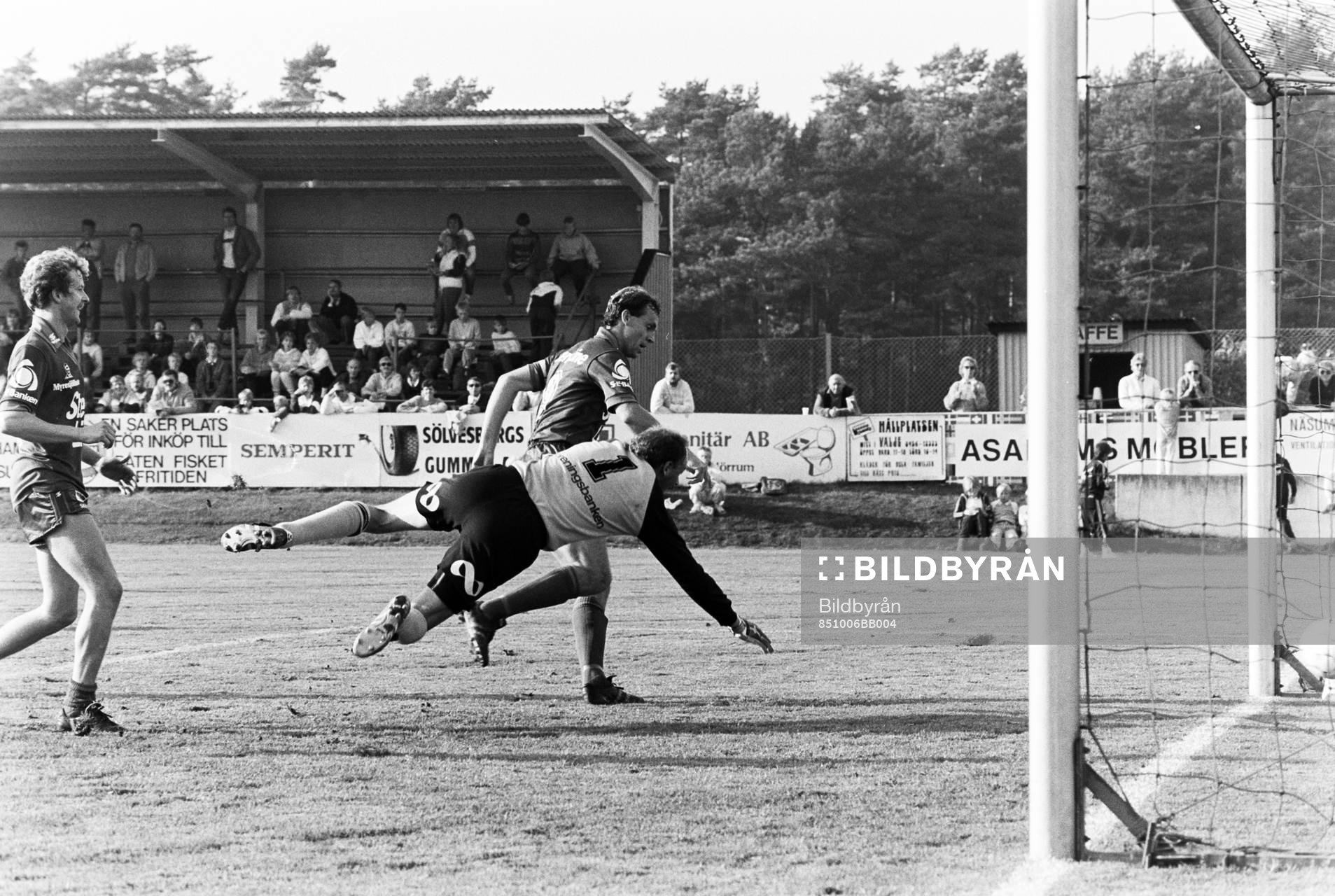 Sören Börjesson, Örgryte rundar mjällbys målvakt Bengt