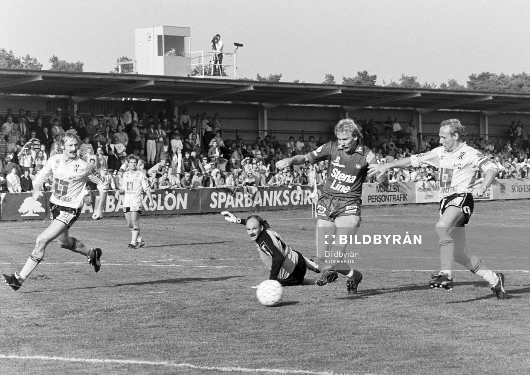 Jan Hellström, Örgryte fri med mjällbys målvakt Bengt