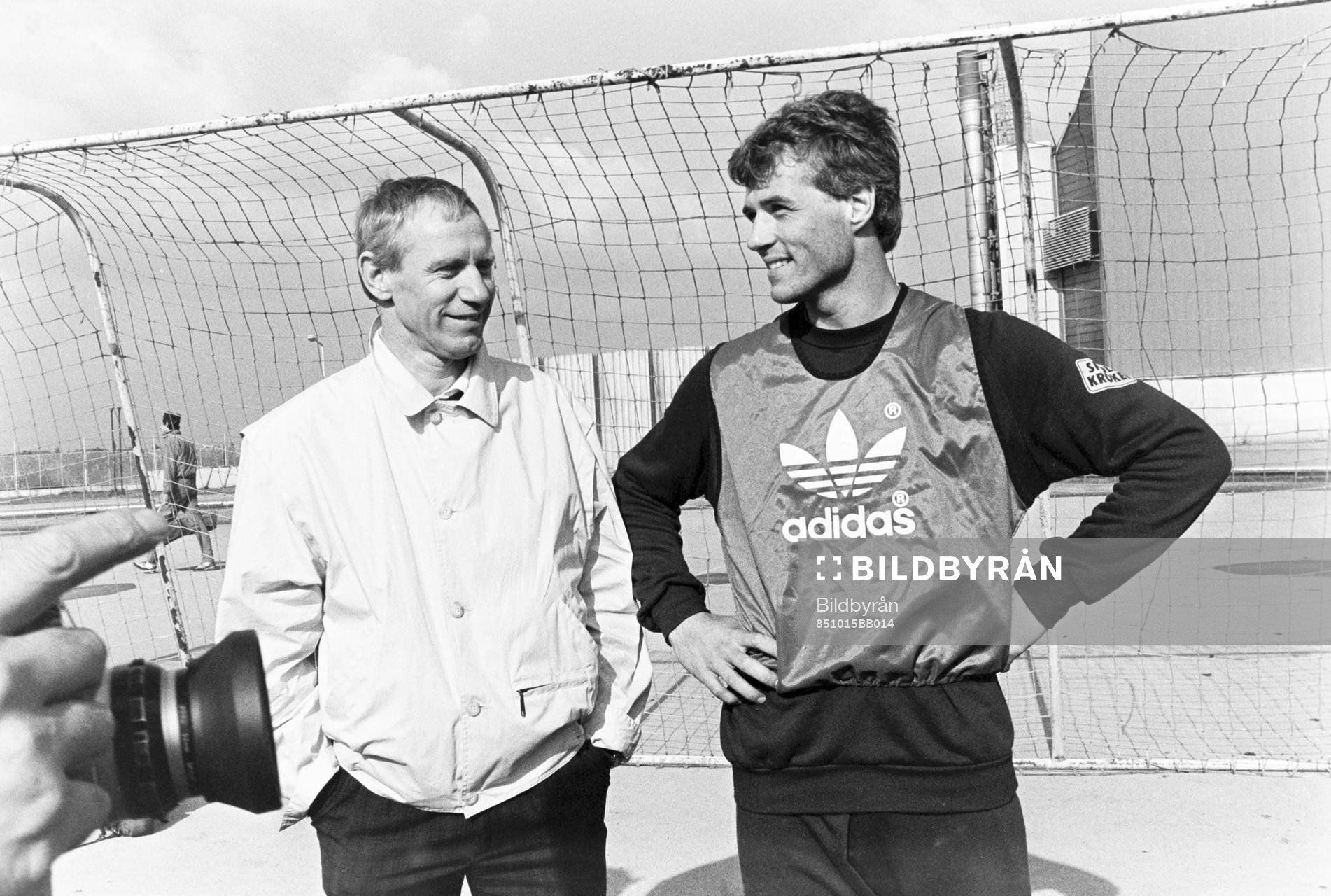 Fotboll,VM-kval, Tjeckoslovakien - Sverige, förhands: Björn Nordqvist och Glenn Hysén.