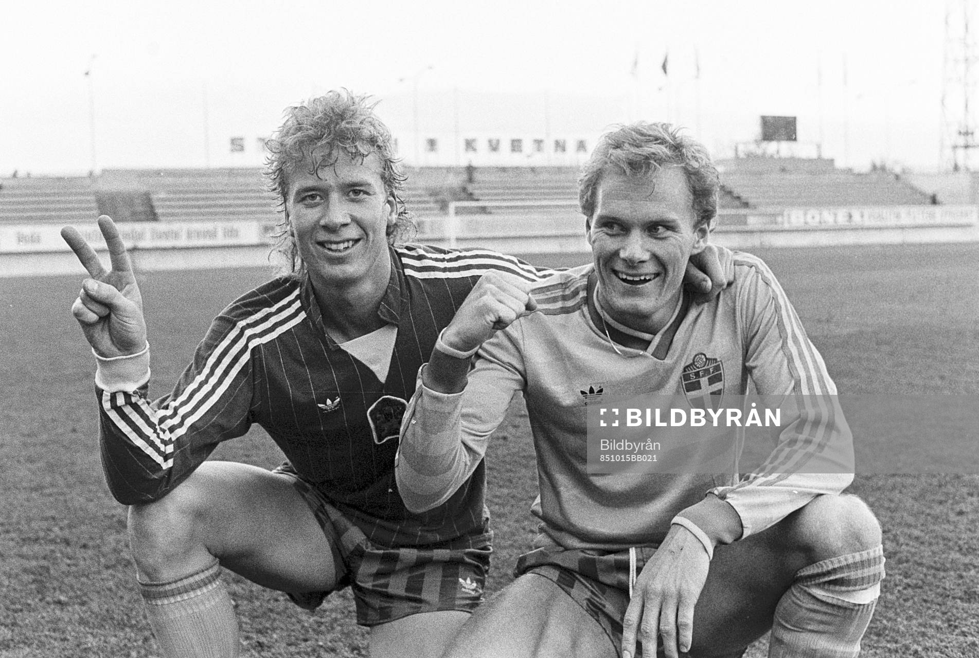 Sveriges målskyttar Johnny Ekström och Björn Nilsson