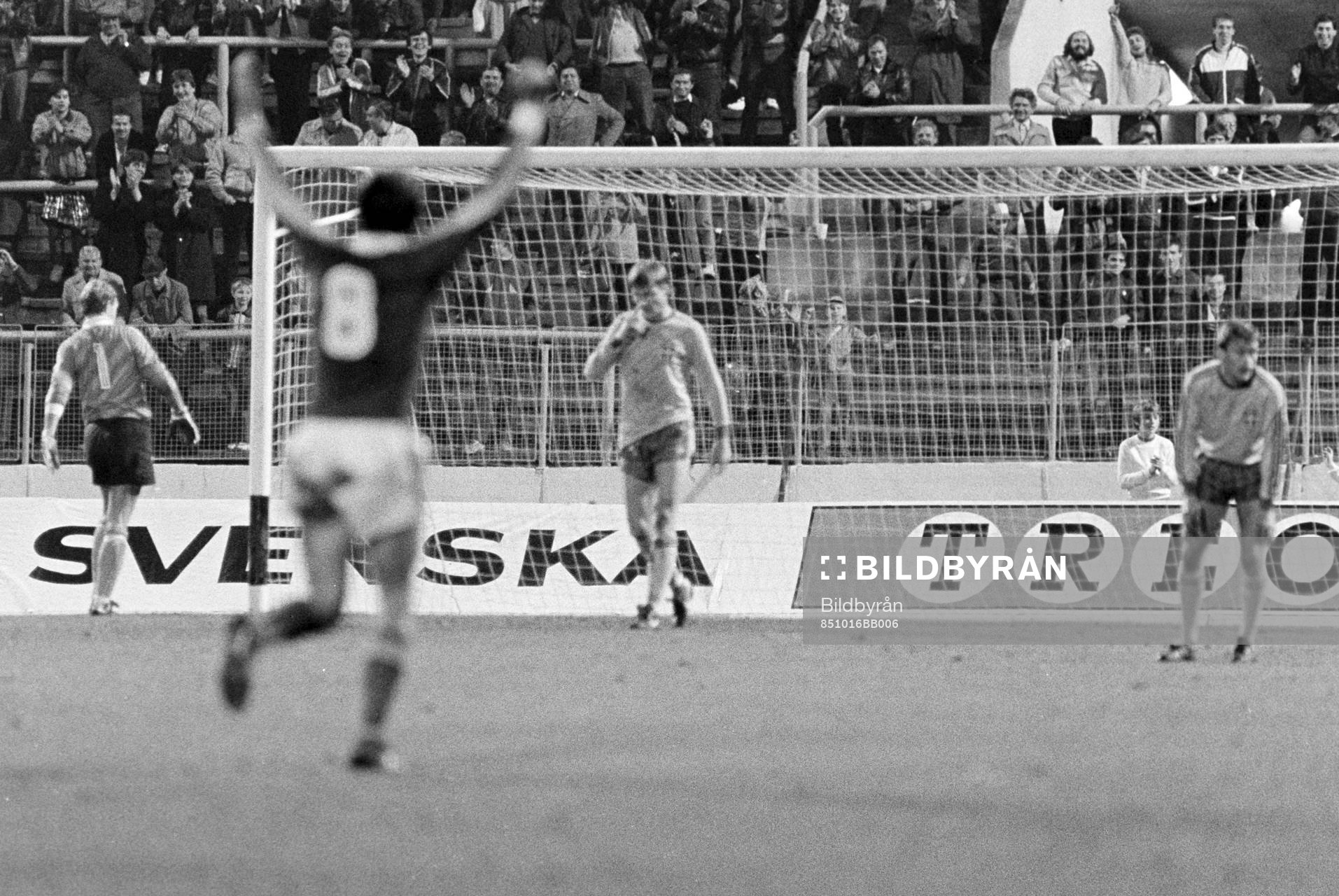 Fotboll, VM-kval, Tjeckoslovakien - Sverige, 2-1