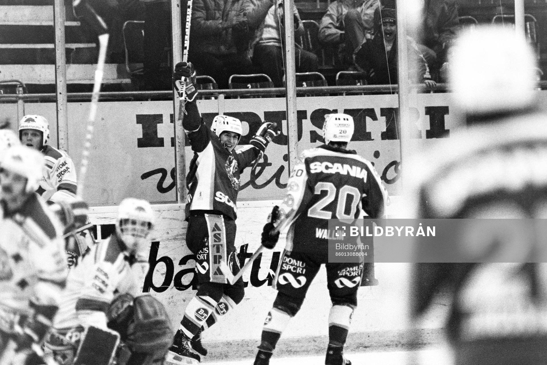 Hans Särkijärvi och Södertälje jublar