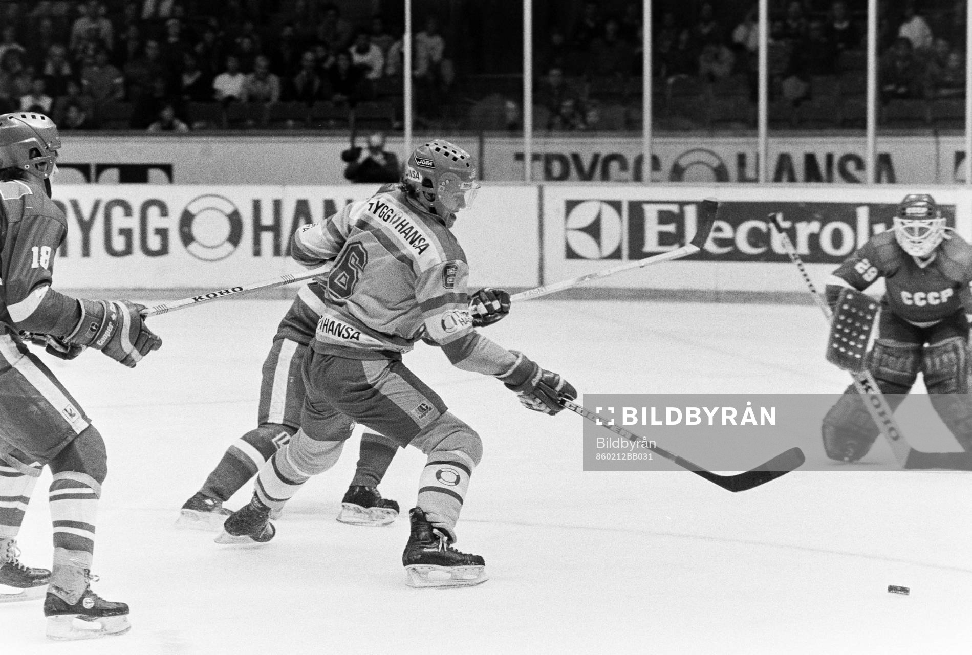 Fredrik Olausson, Sverige i kamp om pucken