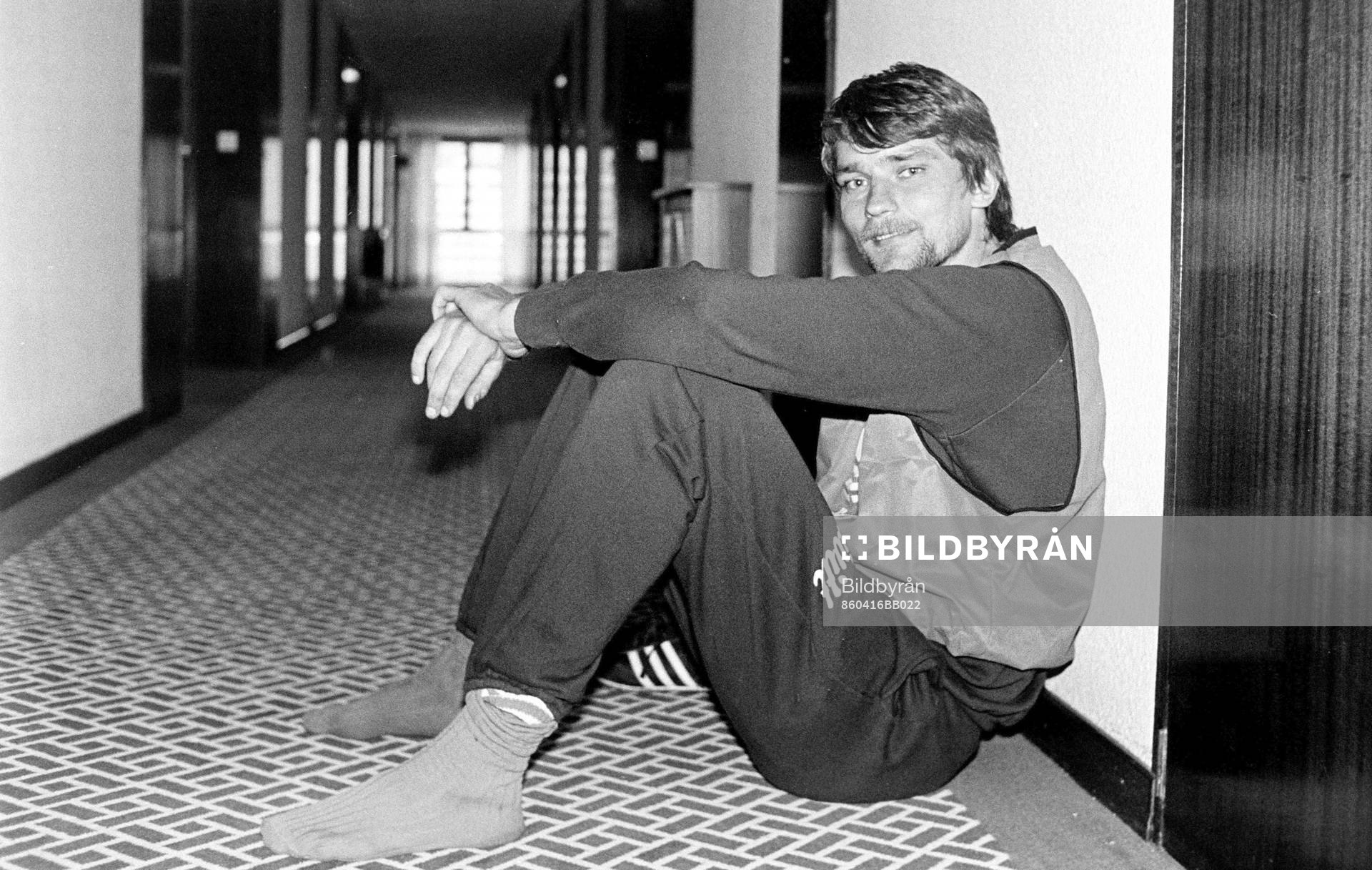 Ruben Svensson i hotellkorridoren