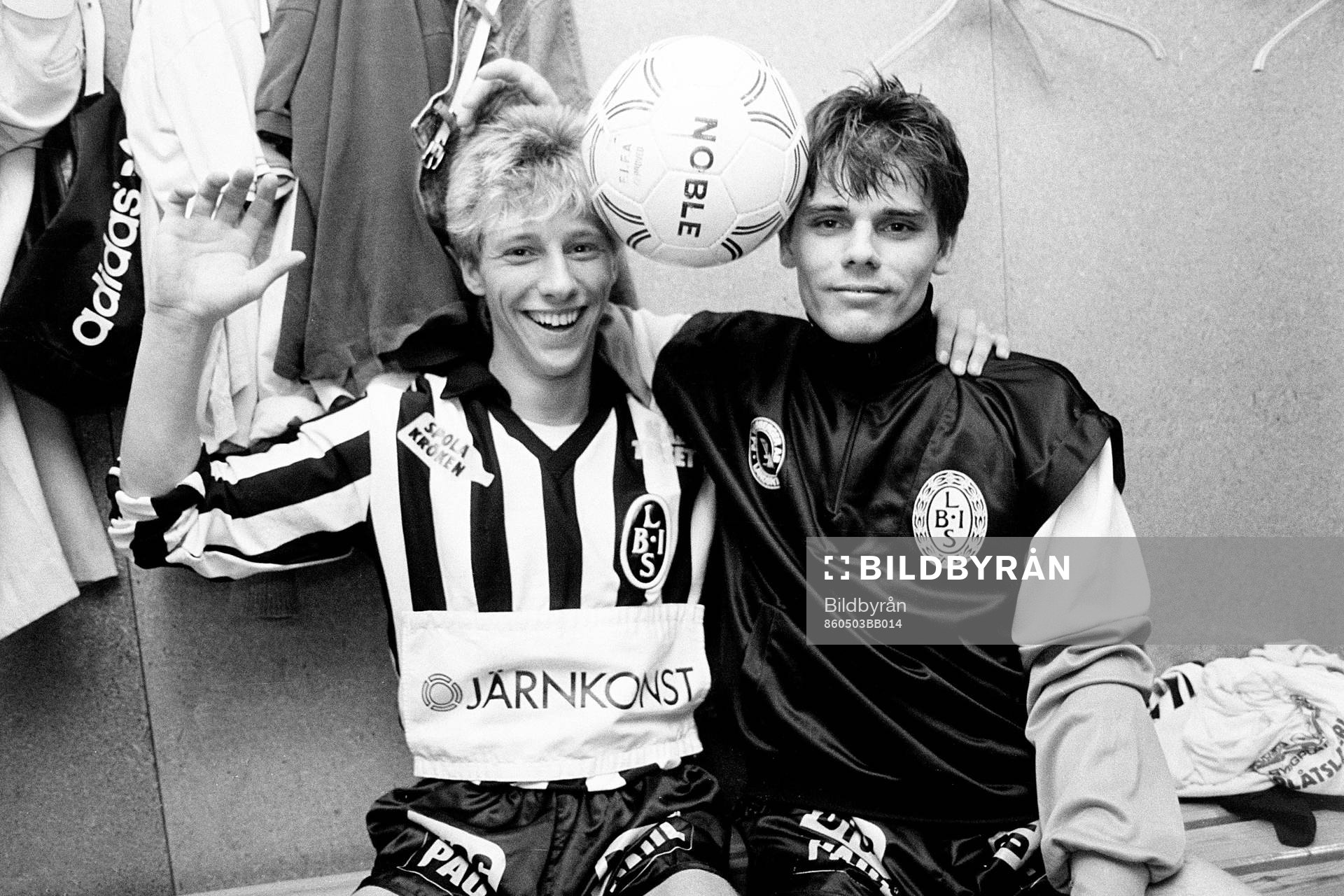 Thomas Gustavsson, Landskrona till vänster  jublar