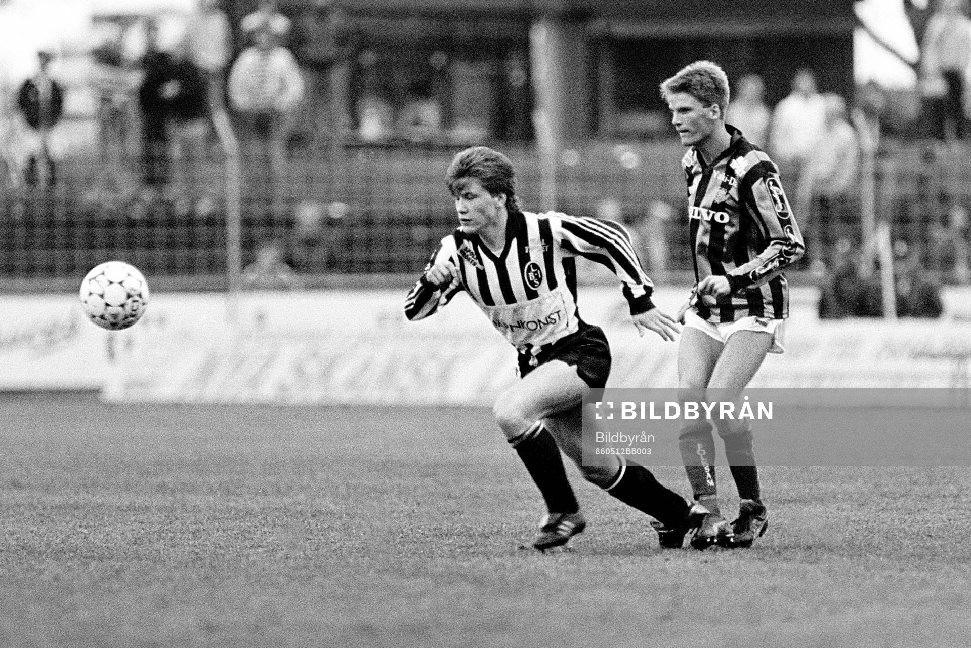 Fotboll, Div 2 Södra, Landskrona - Gais, 0-1: Mikael Hjälte, Landskrona först på bollen.