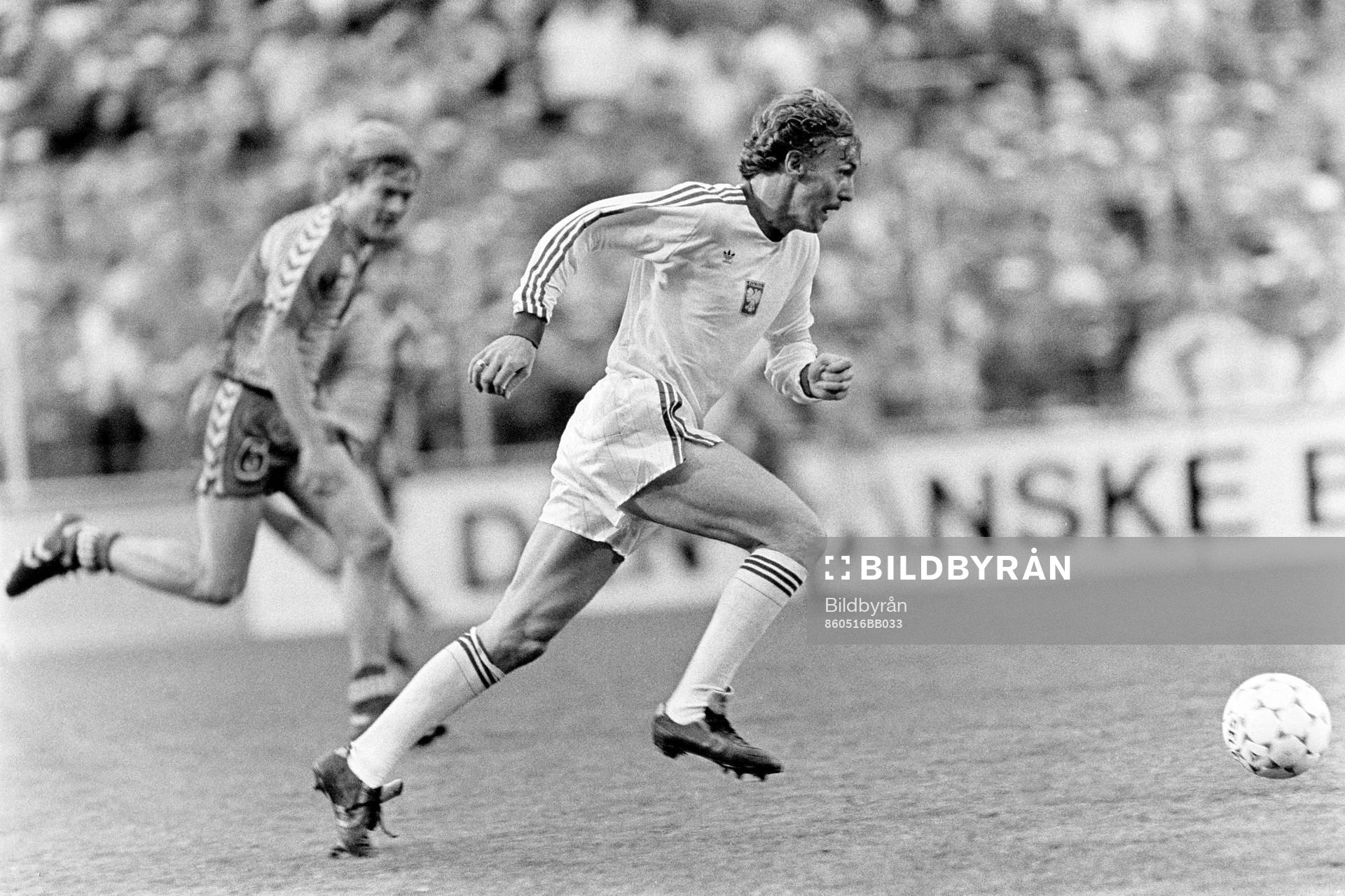 Fotboll, Danmark - Polen, 1-0: Zbigniew Boniek, Polen.