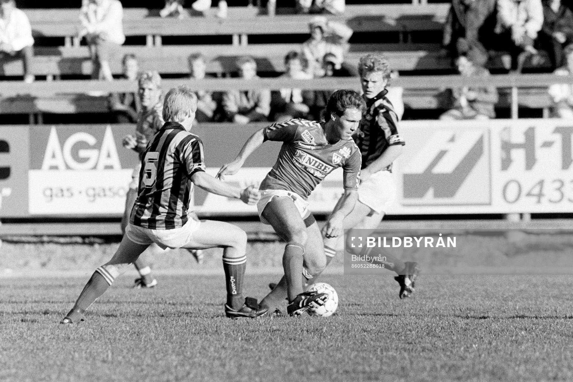 Fotboll, Div 2 Södra, Markaryd - Gais, 1-1: Håkan Davidsson, Markaryd med bollen.