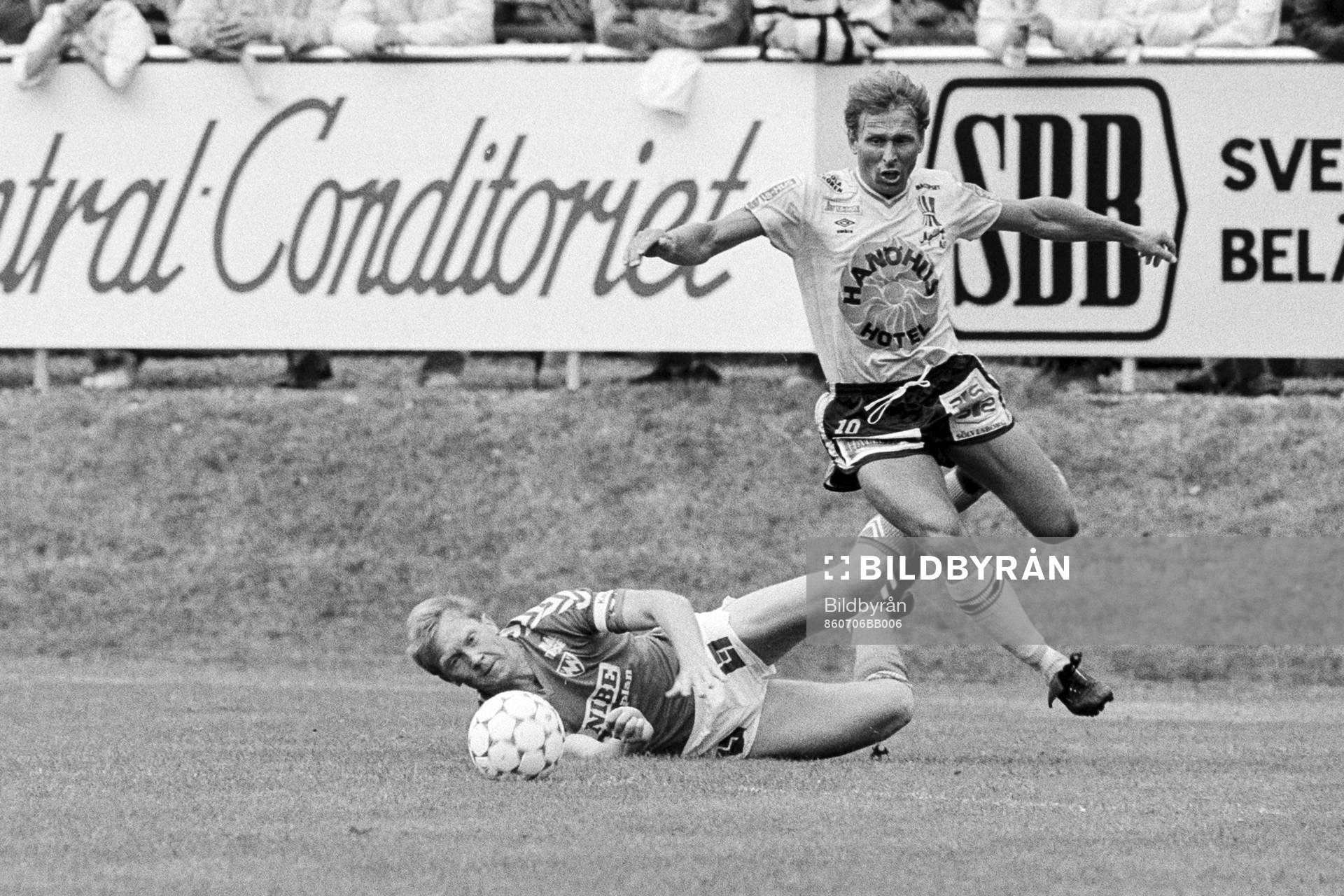 Bo Andersson, Mjällby tar sig förbi en markarydsspelare