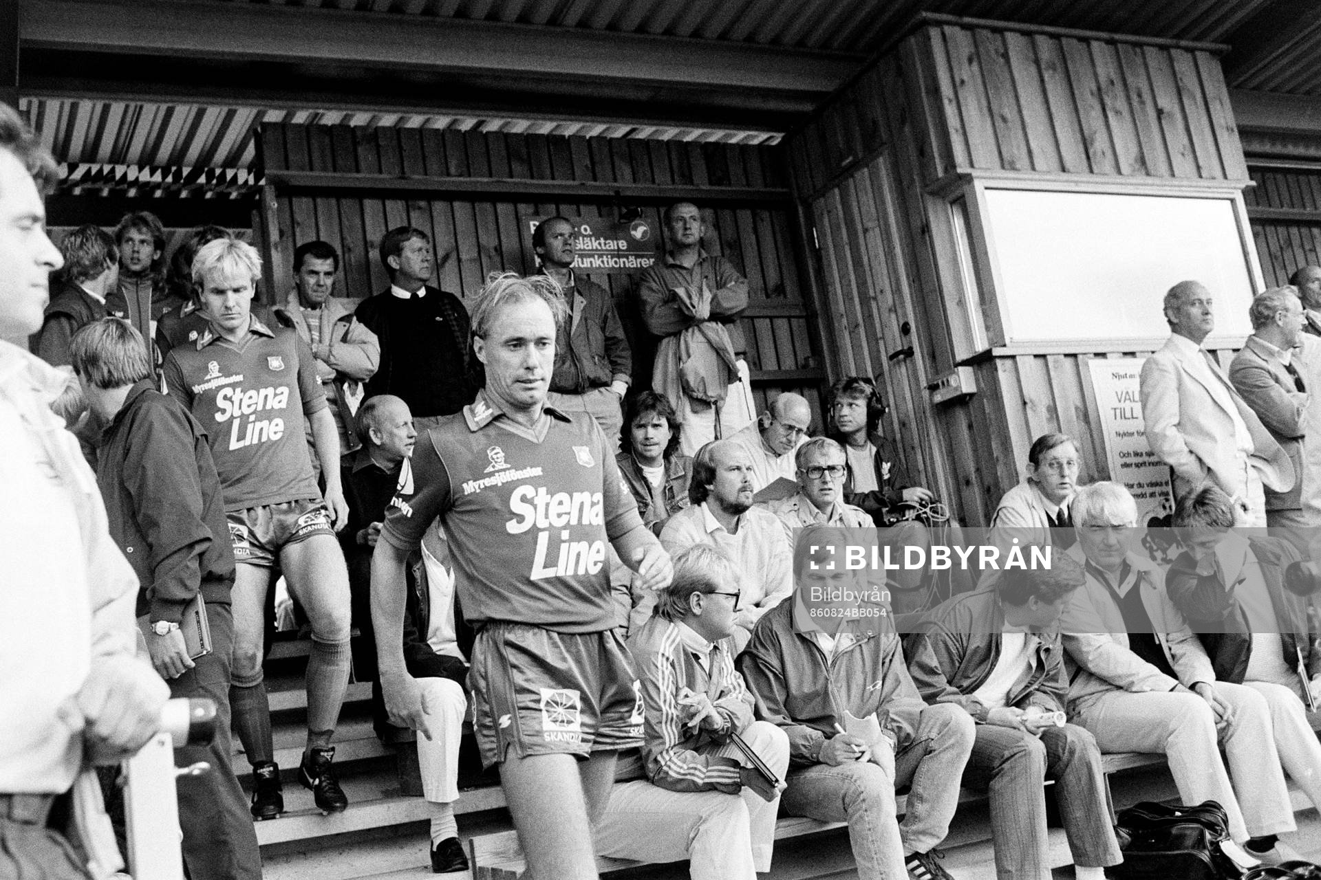 Fotboll, Skandiacupen, Västra Frölunda - Örgryte, 6-4: Sammy McIlroy, Örgryte på väg in på planen.