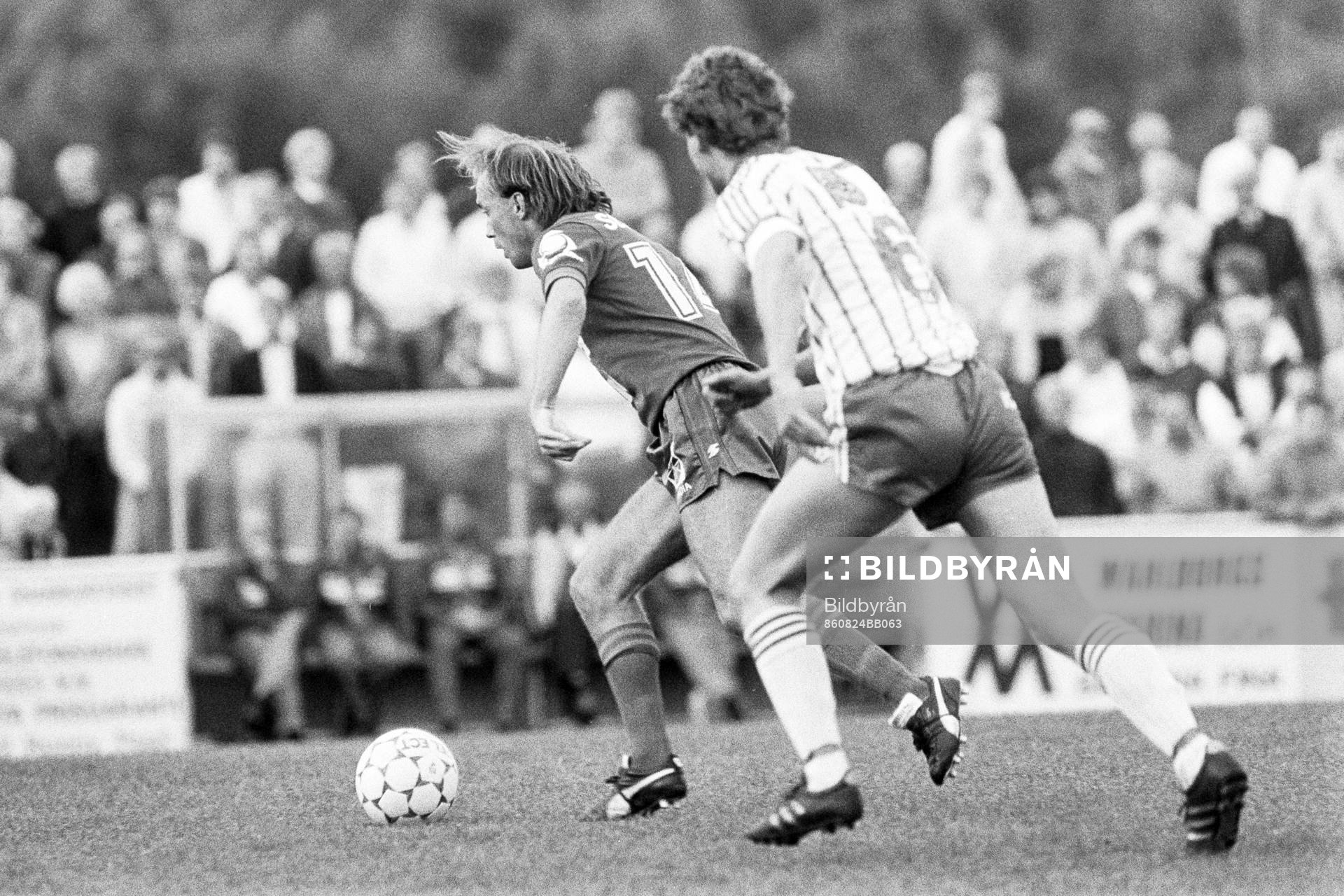 Fotboll, Skandiacupen, Västra Frölunda - Örgryte, 6-4: Sammy McIlroy, Örgryte med bollen.