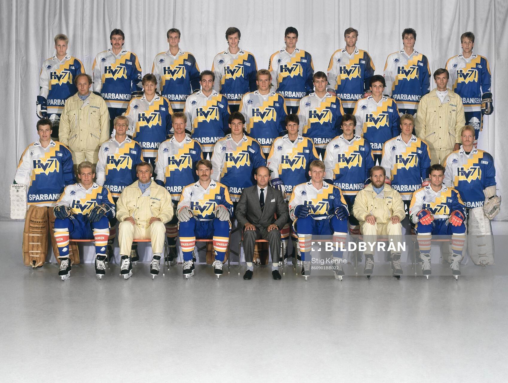 Spelare och personal i Hv71