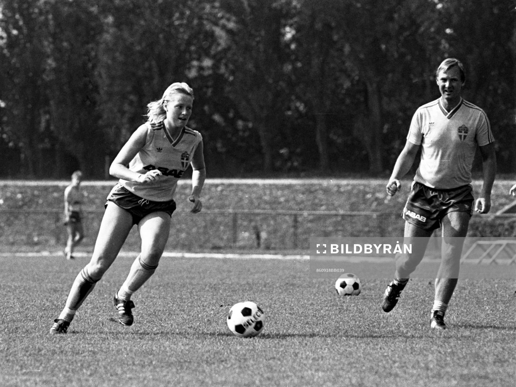 Ulf Lyfors övervakar träningen