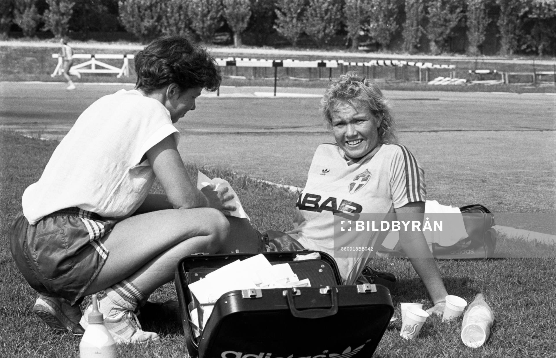 Gunilla Axén får massage