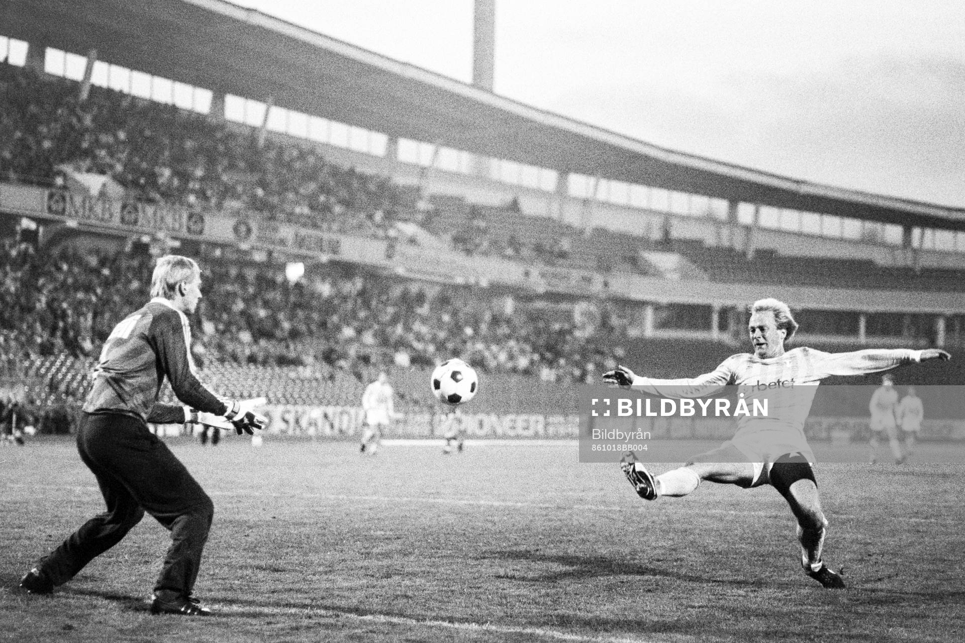 Mats Magnusson, Malmö framför norrköpings målvakt Mats