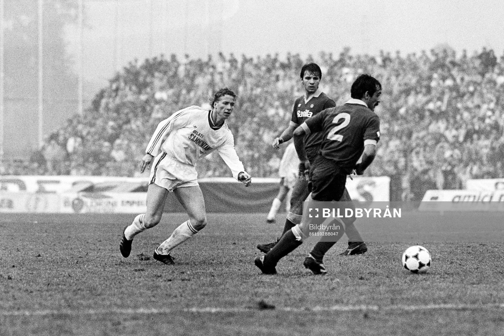 Fotboll, Serie A, Empoli - Roma, 1-3: Johnny Ekström, Empoli i kamp bollen.