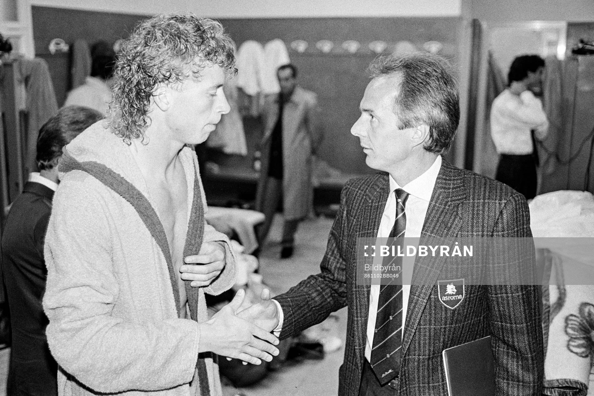 Fotboll, Serie A, Empoli - Roma, 1-3: Johnny Ekström, Empoli hälsar på romas tränare Sven-Göran Eriksson.