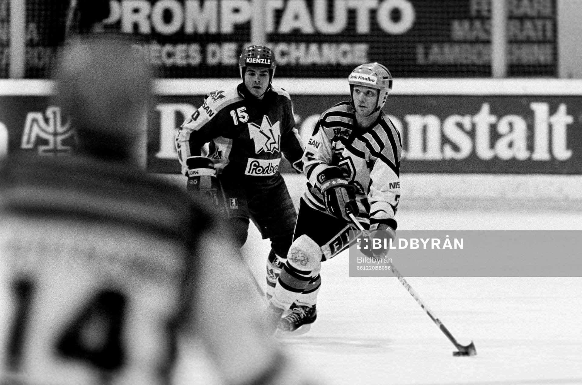 Kent Johansson, Lugano med pucken och Andreas Schneeberger,
