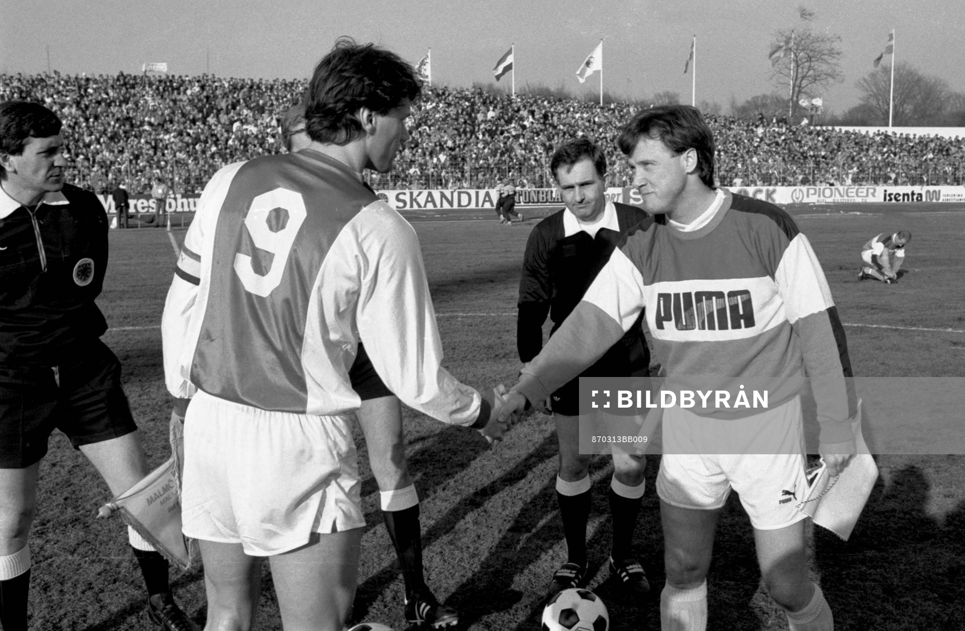 Lagkaptenerna Marco van Basten och Ingemar Erlandsson