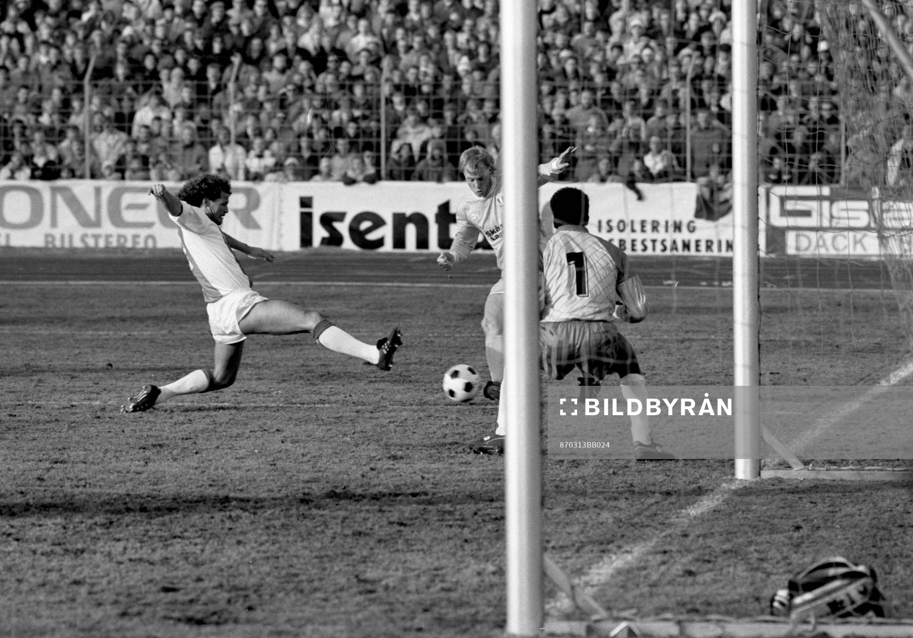 Lars Larsson, Malmö oroar ajaxförsvaret