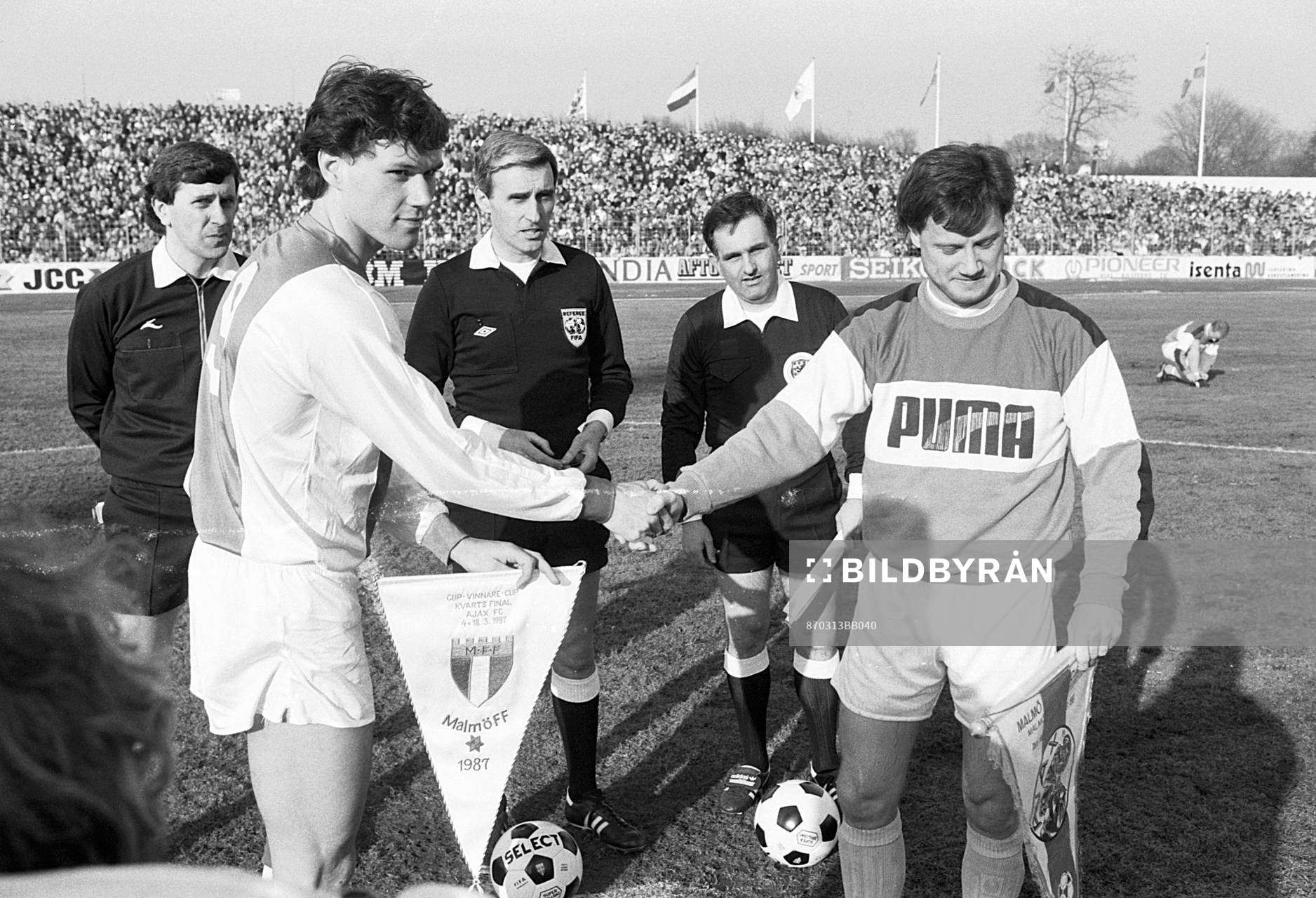 Lagkaptenerna Marco van Basten och Ingemar Erlandsson