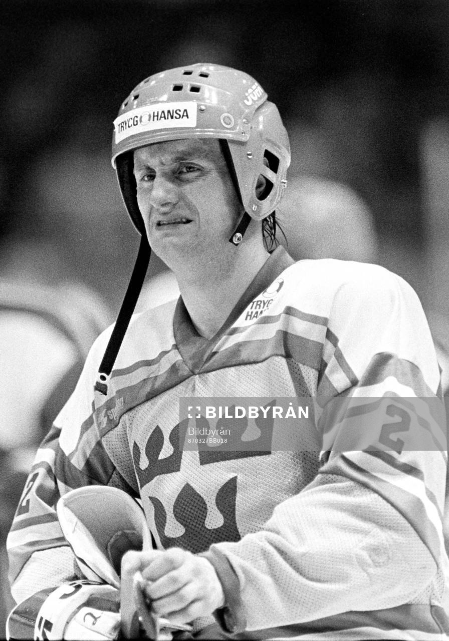 870327 Ishockey, träningsmatch, Sverige - Tjeckoslovakien,