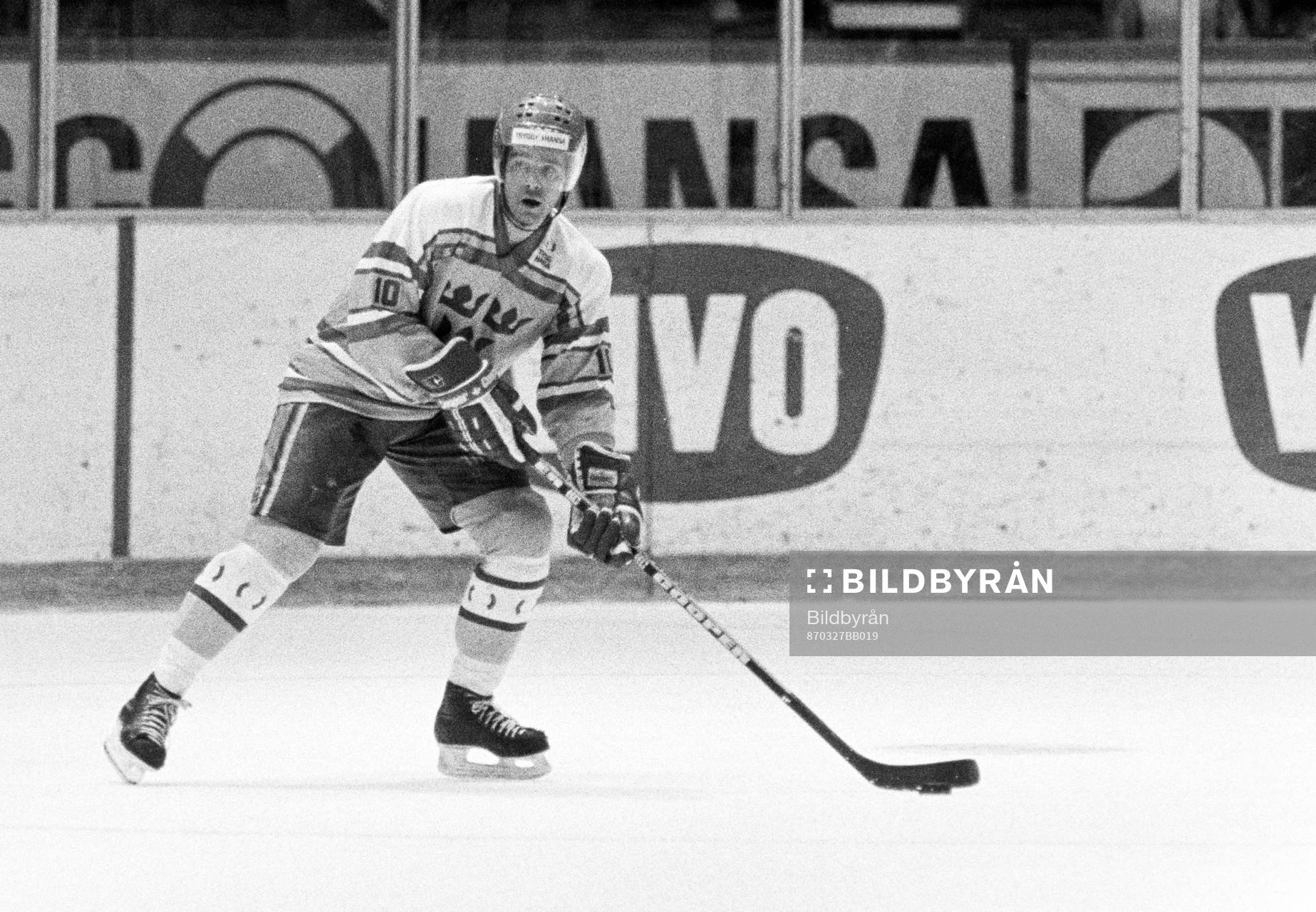 870327 Ishockey, träningsmatch, Sverige - Tjeckoslovakien,