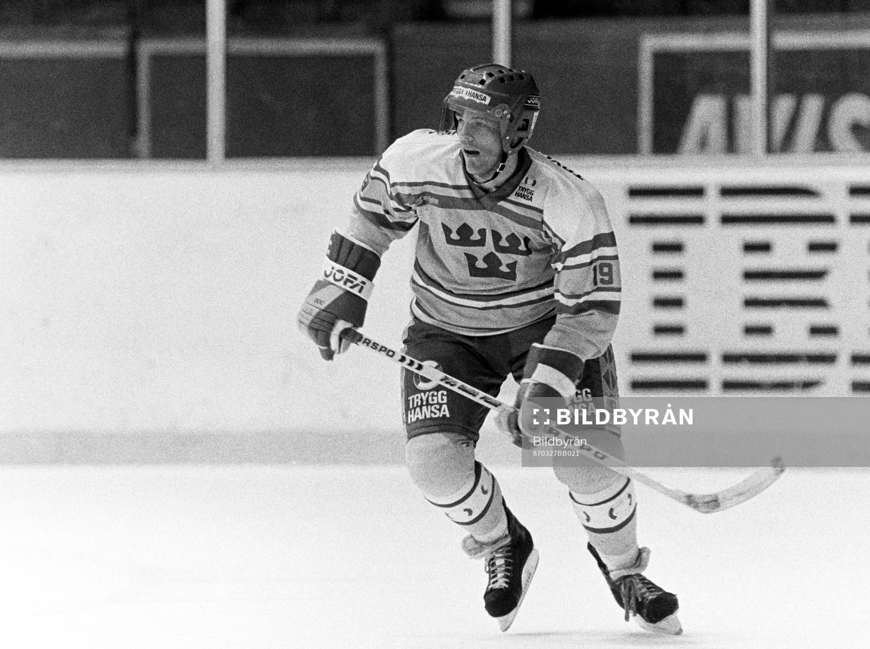 870327 Ishockey, träningsmatch, Sverige - Tjeckoslovakien,