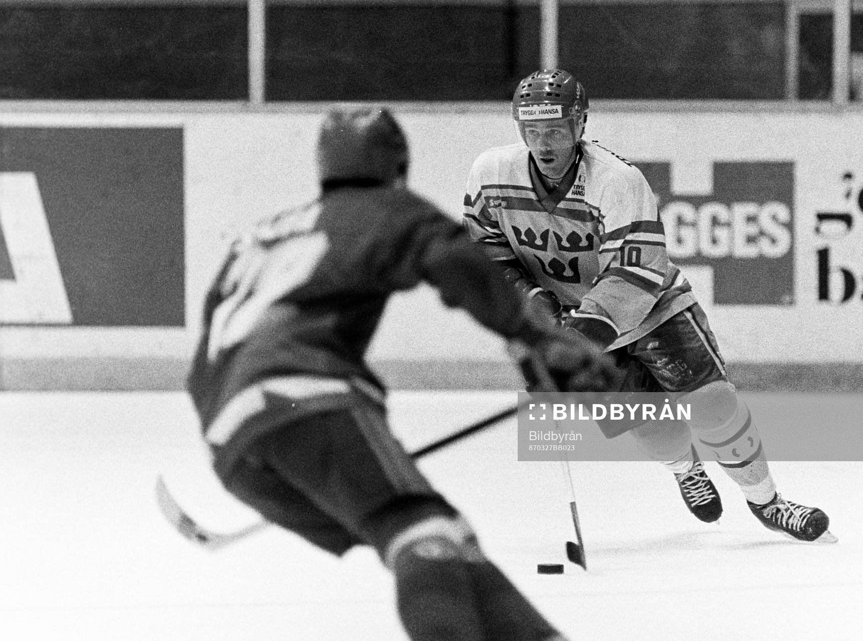 870327 Ishockey, träningsmatch, Sverige - Tjeckoslovakien,