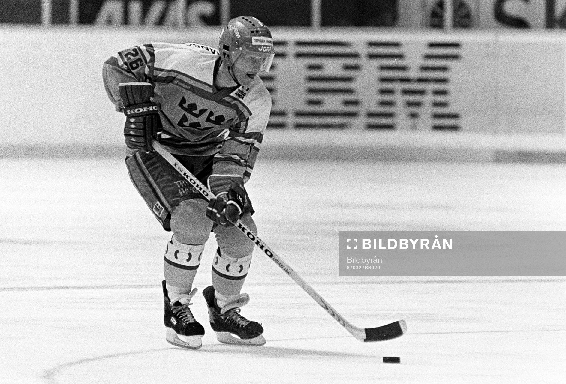 870327 Ishockey, träningsmatch, Sverige - Tjeckoslovakien,