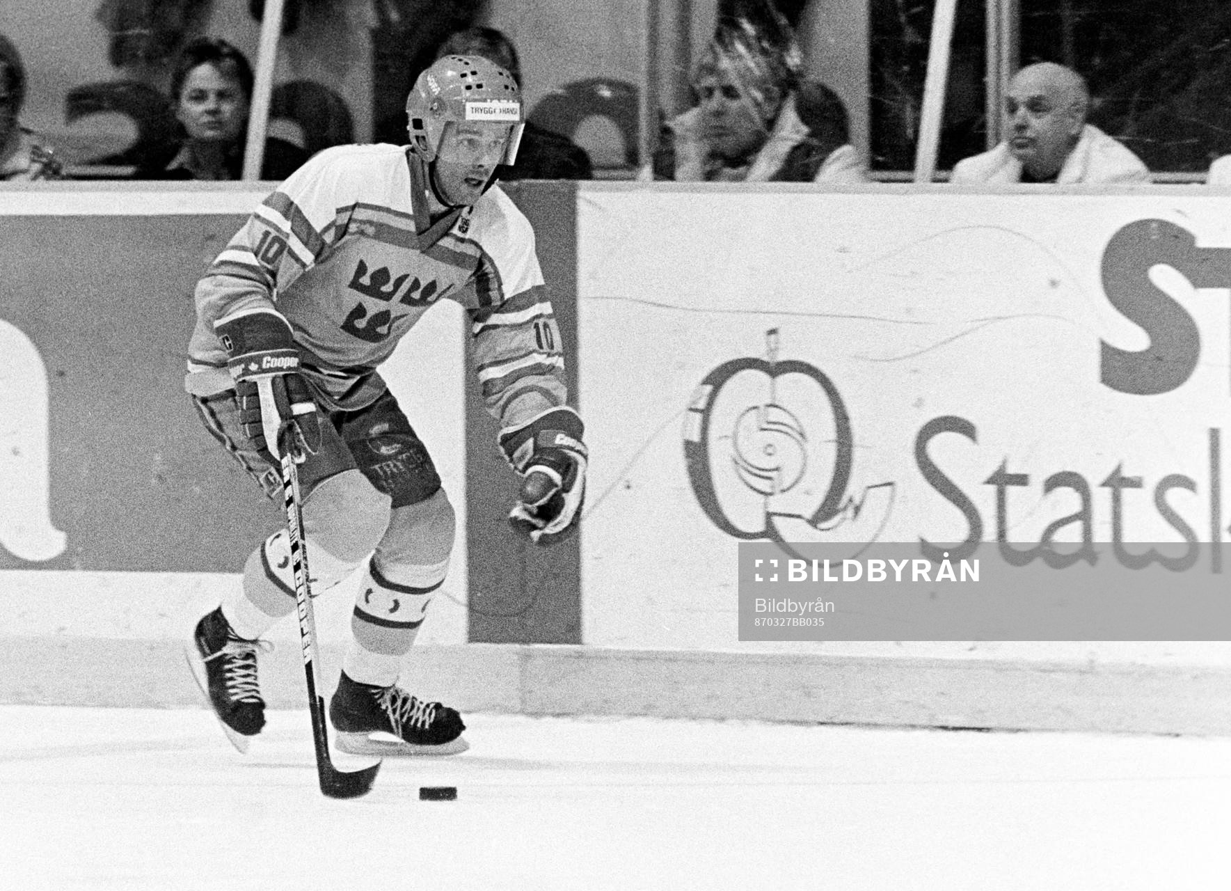 870327 Ishockey, träningsmatch, Sverige - Tjeckoslovakien,