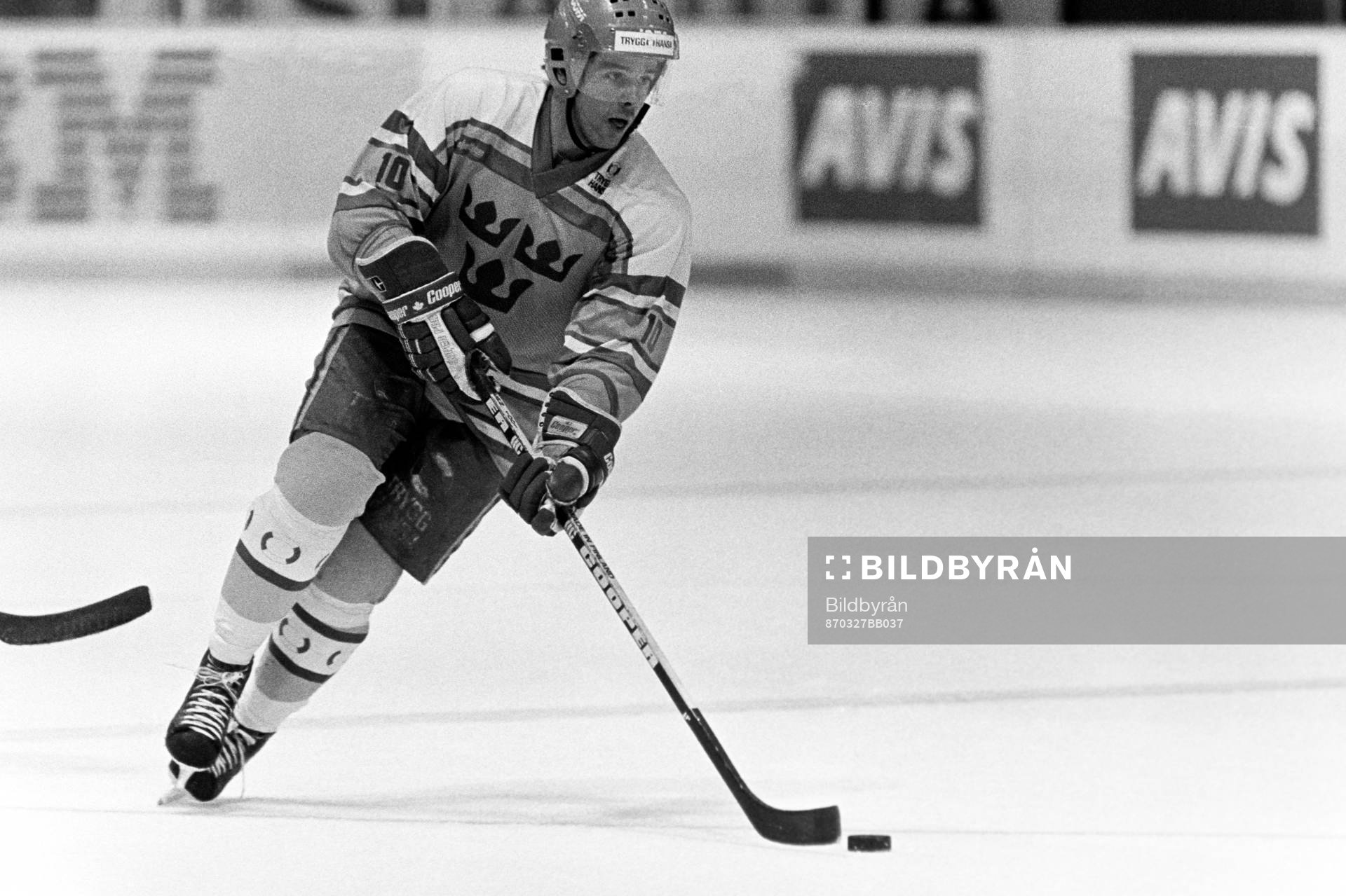 870327 Ishockey, träningsmatch, Sverige - Tjeckoslovakien,