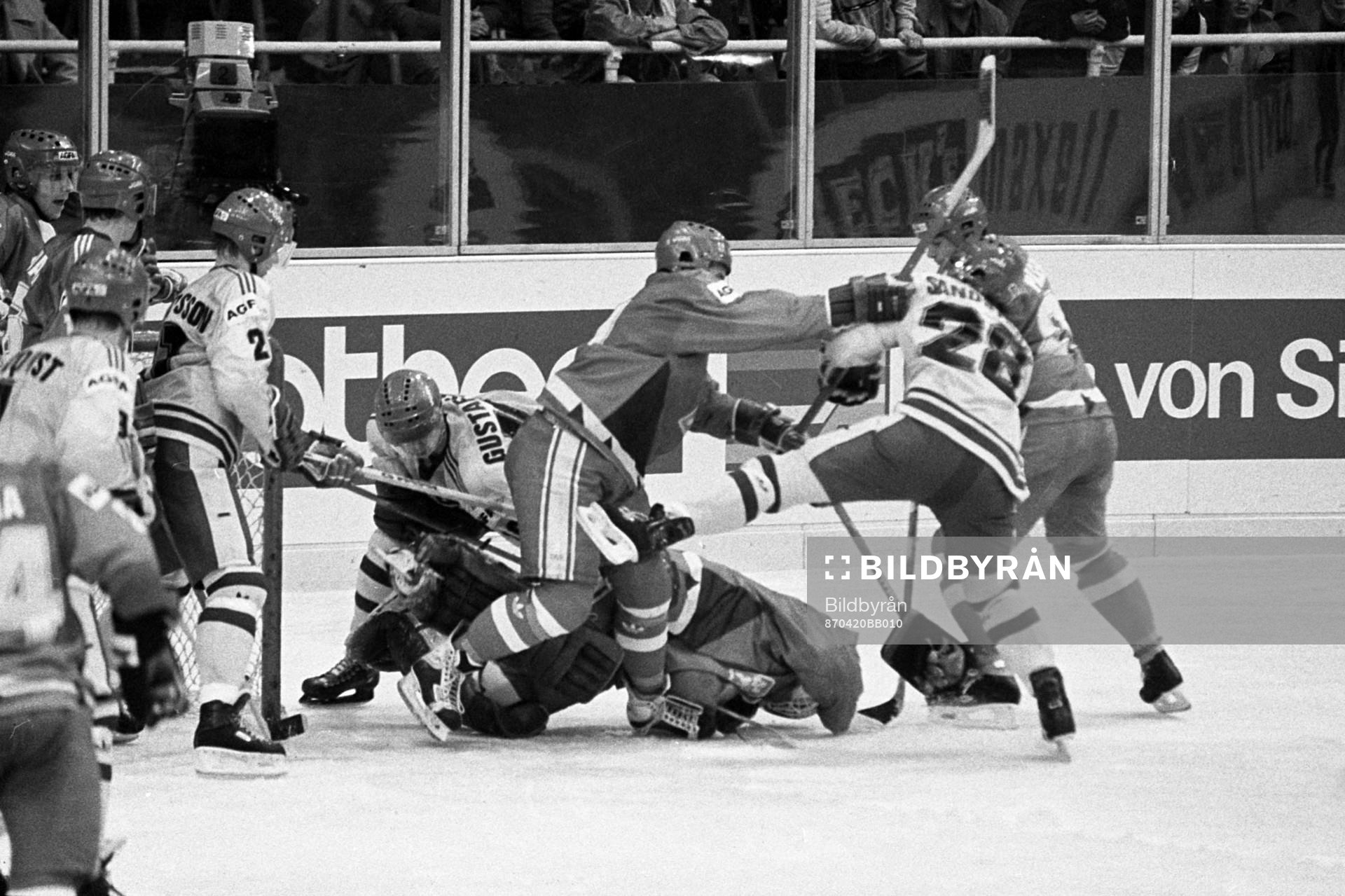 Tomas Sandström och Bengt-Åke Gustafsson stoppas av det