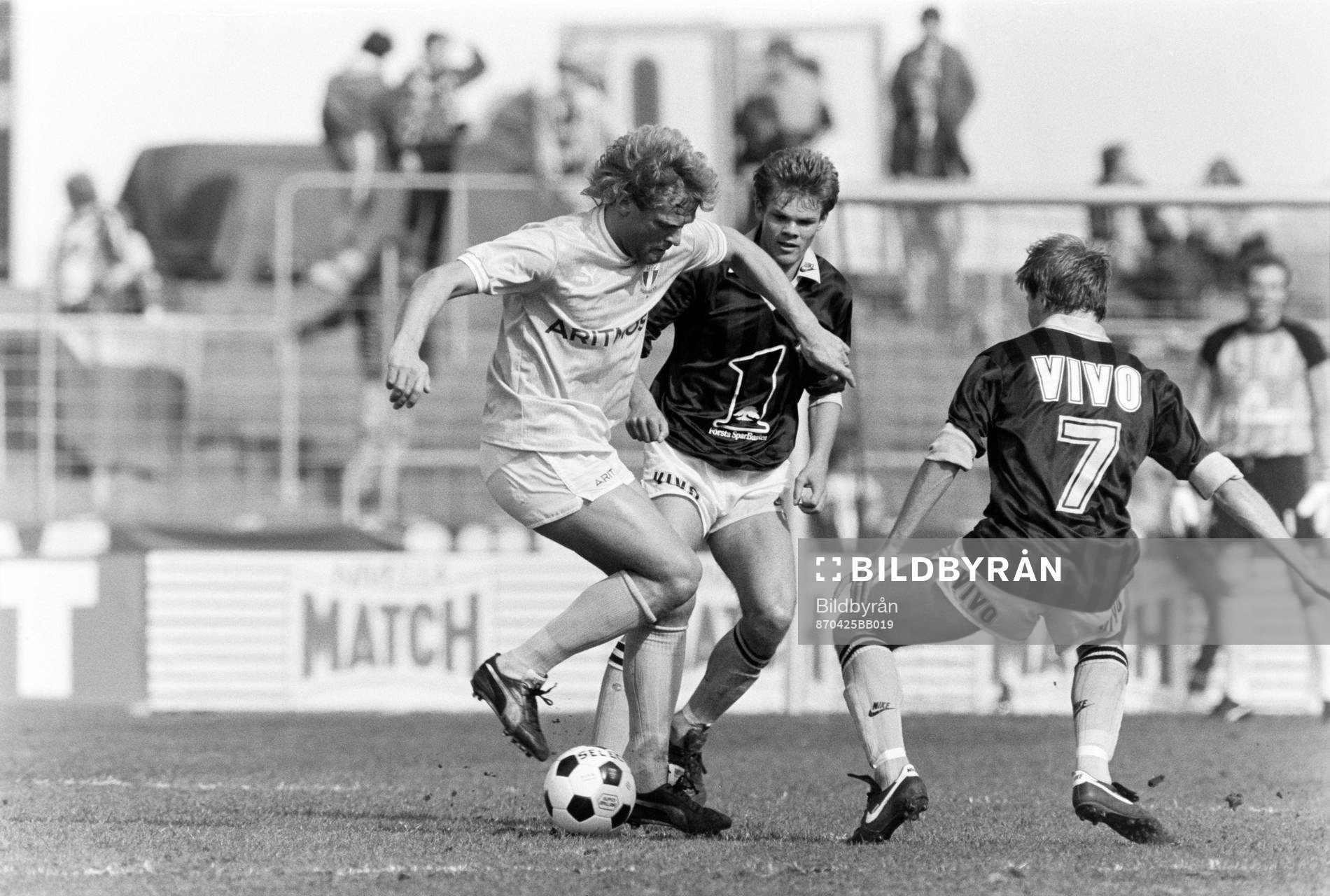 Håkan Lindman, Malmö med bollen tar sig förbi Esa