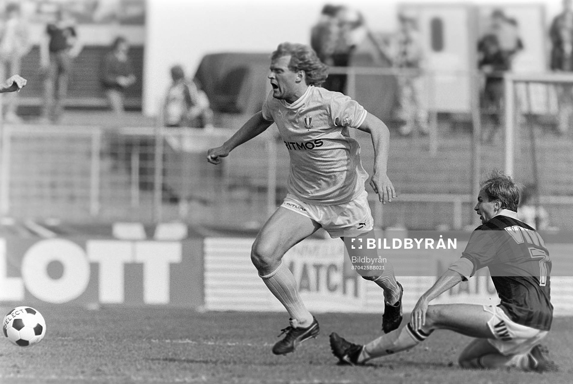 Håkan Lindman, Malmö med bollen tar sig förbi Esa