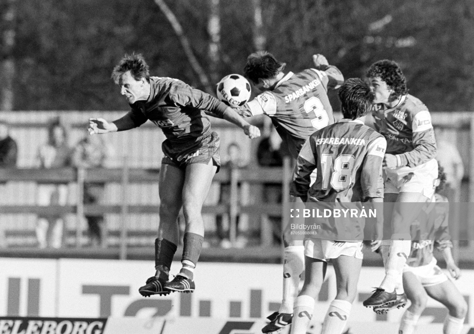 Östers Peter Truedsson i en nickduell