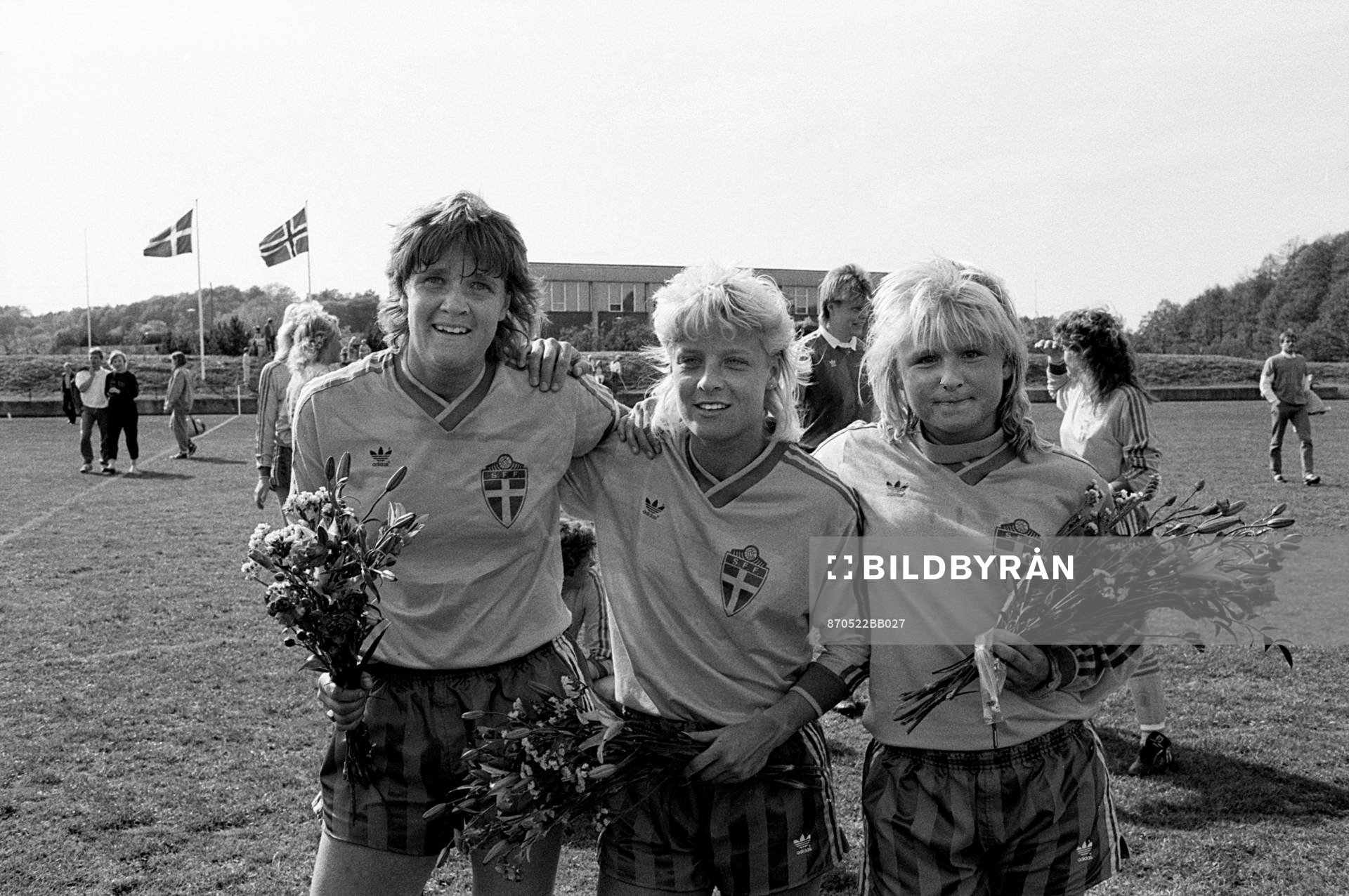  Pia Sundhage, Anna Svenjeby och Eva Kärrberg efter matchen.