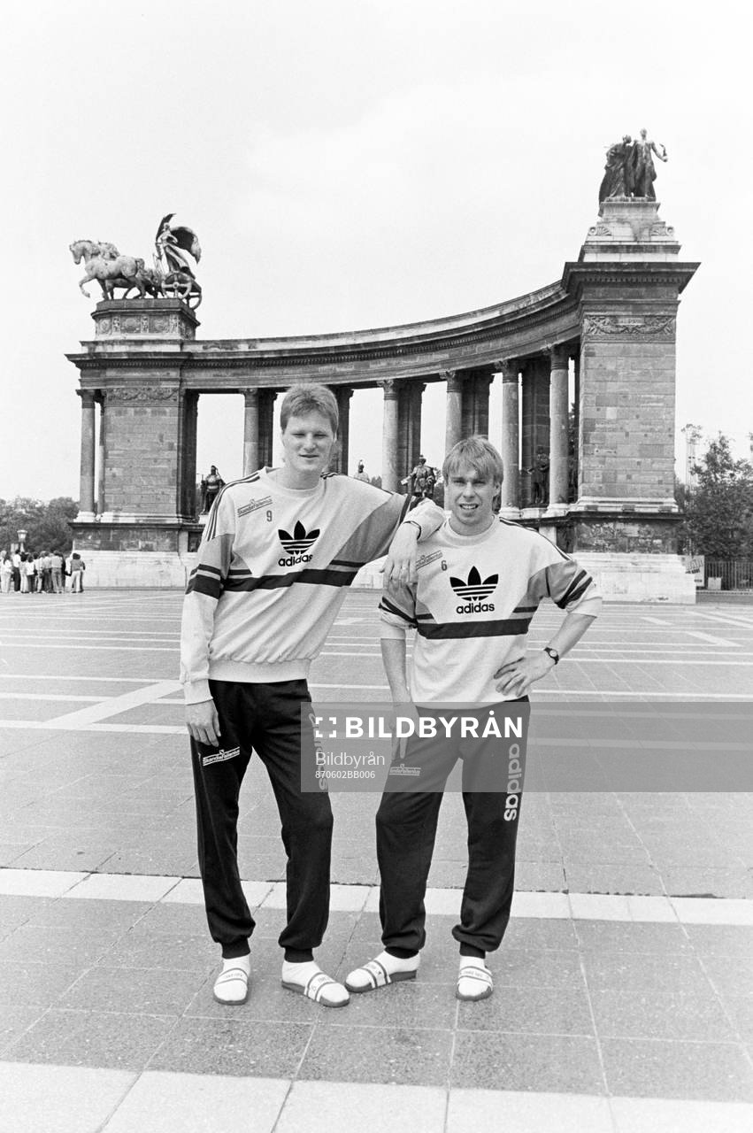 Fotboll, OS-Kval, förhands, Ungern-Sverige: Peter Lönn och Jan Hedén.