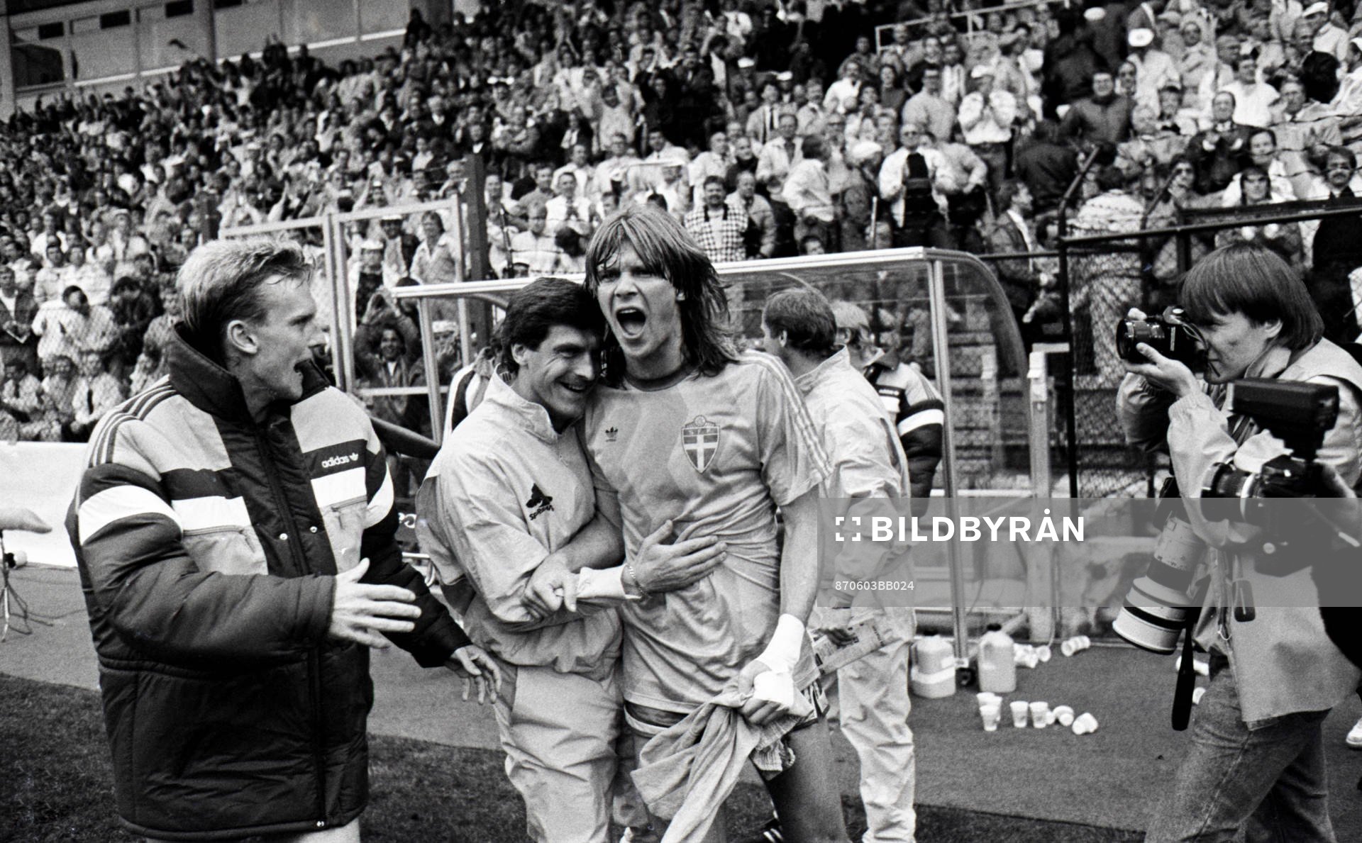  Ulf Eriksson, Olle Nordin, förbundskapten och Glenn Strömberg, jubel, glädje