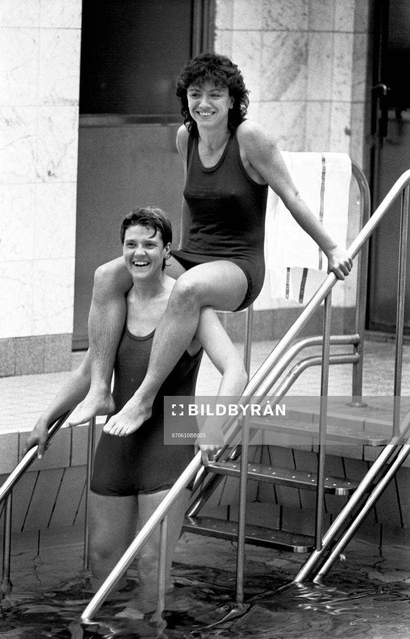Anette Börjesson och Pia Sundhage i badet