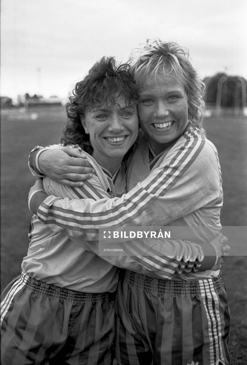 Anette Börjesson och Gunilla Axén jublar