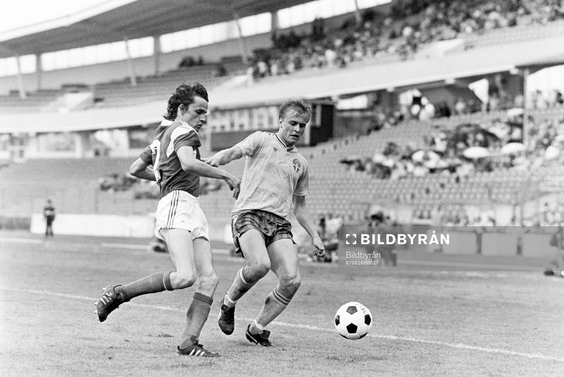Jonas Thern, Sverige i kamp om bollen