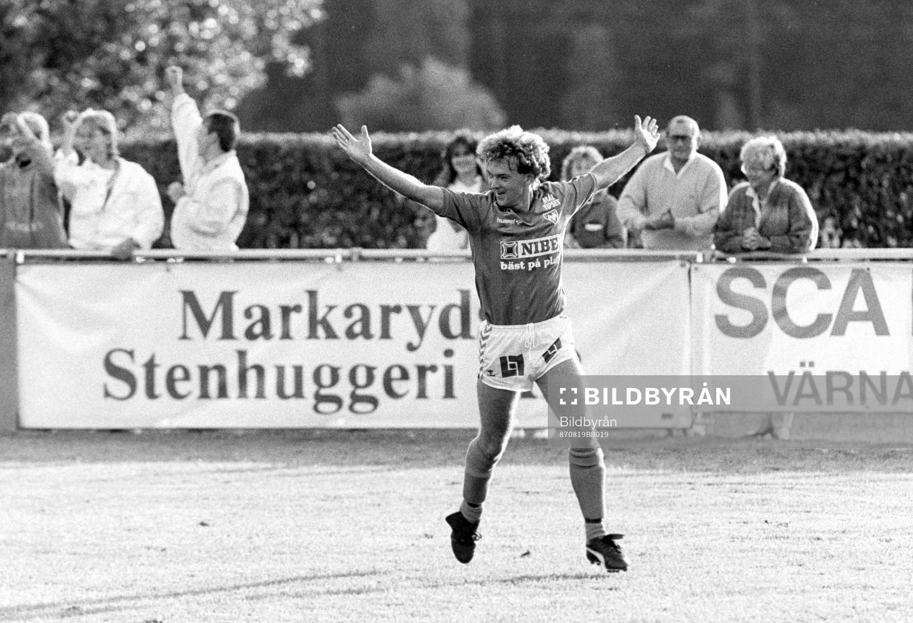 Fotboll, Svenska cupen, Markaryd - Halmstad, 3-1: Jim Tolmie, Markaryd jublar efter mål.