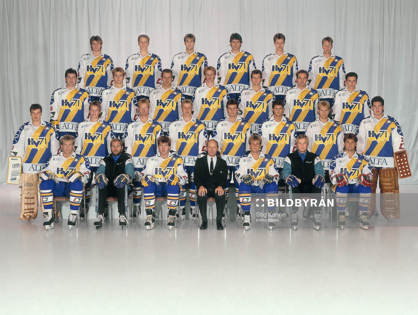 Spelare och personal i Hv71