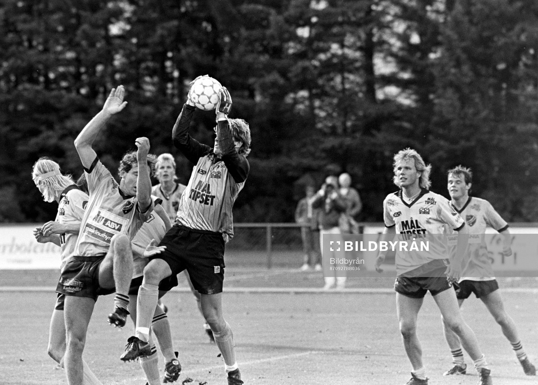 Häckens målvakt Mats Johansson framför Stefan