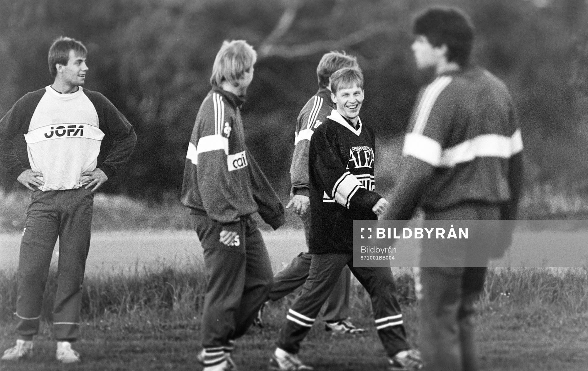 Reijo Ruotsalainen, HV71 värmer upp med fotboll