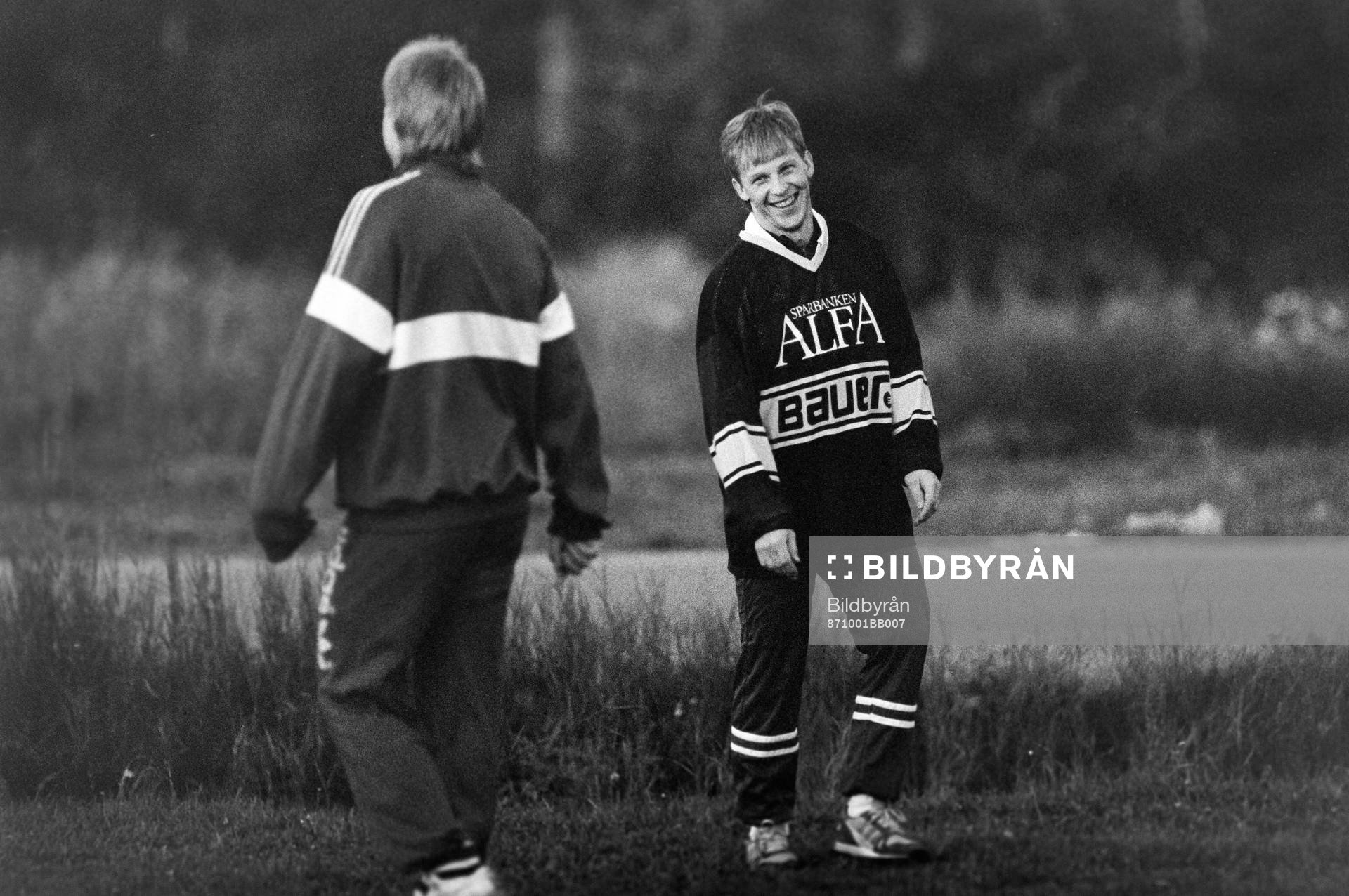 Reijo Ruotsalainen, HV71 värmer upp med fotboll