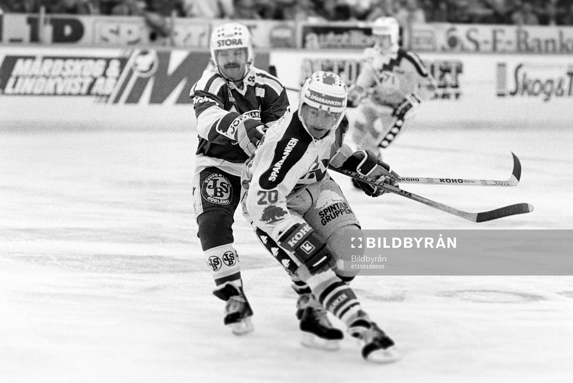 Mats Lööv, HV71 uppvaktas av Jarmo Mäkitalo, Leksand